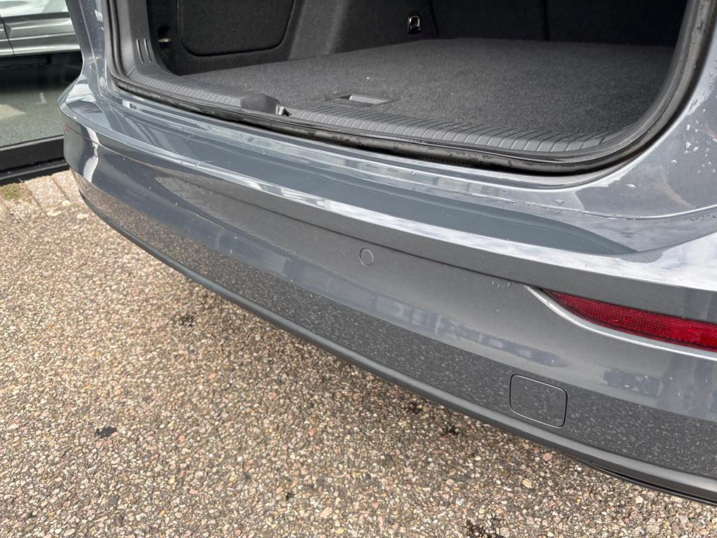 Volkswagen Golf tsi 110pk life, elektrische trekhaak, carplay