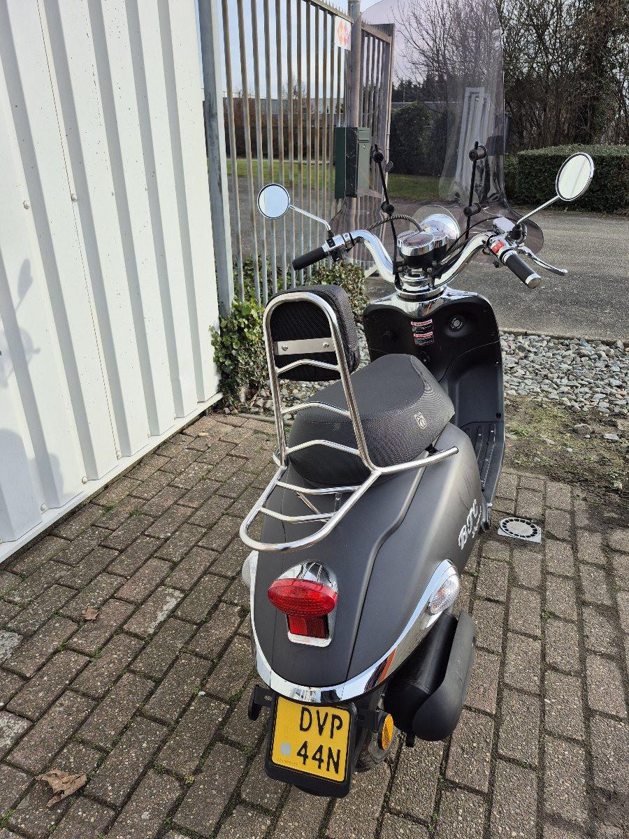 BTC Legend scooter uit 2019, in nieuwstaat