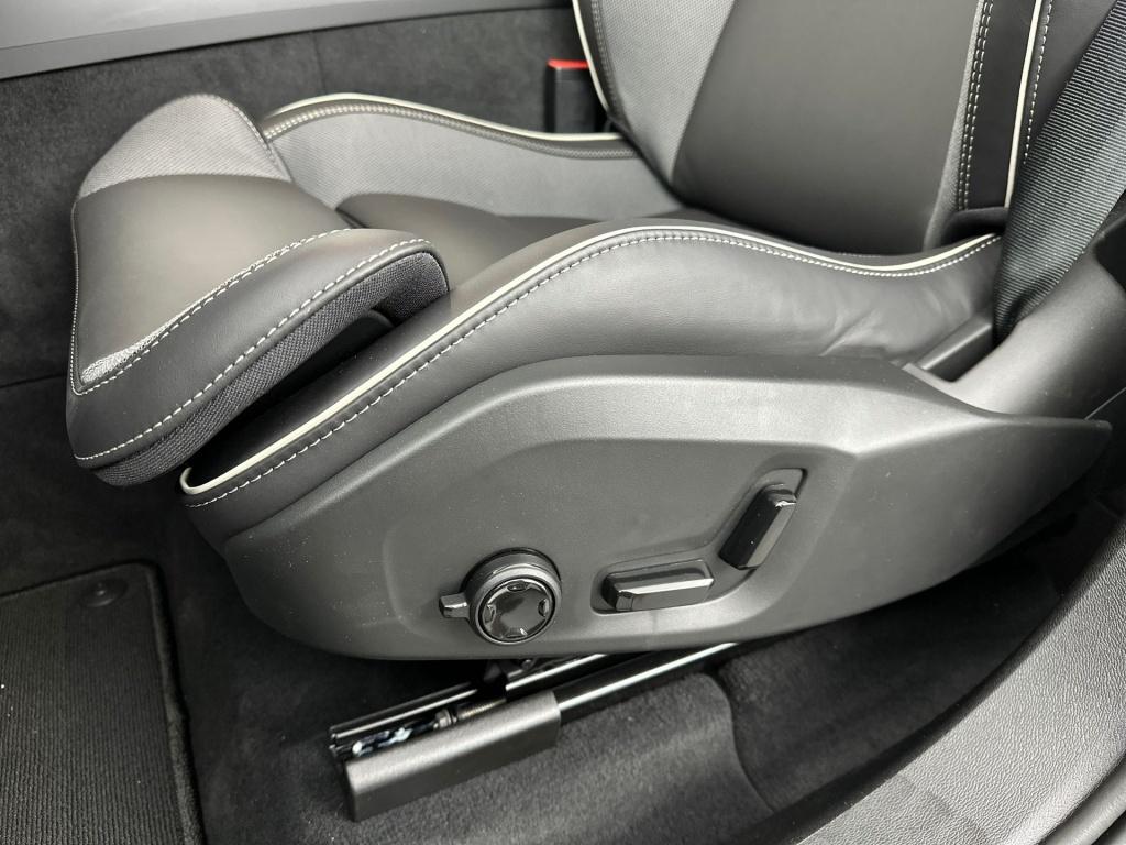 Volvo XC60 plus black edition recharge 360 camera