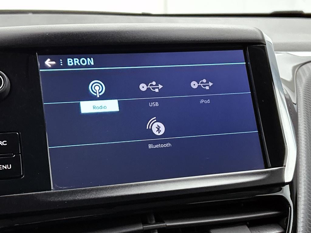 Peugeot 208 110pk tech edition | rijklaar | trekhaak | camera achter | navi