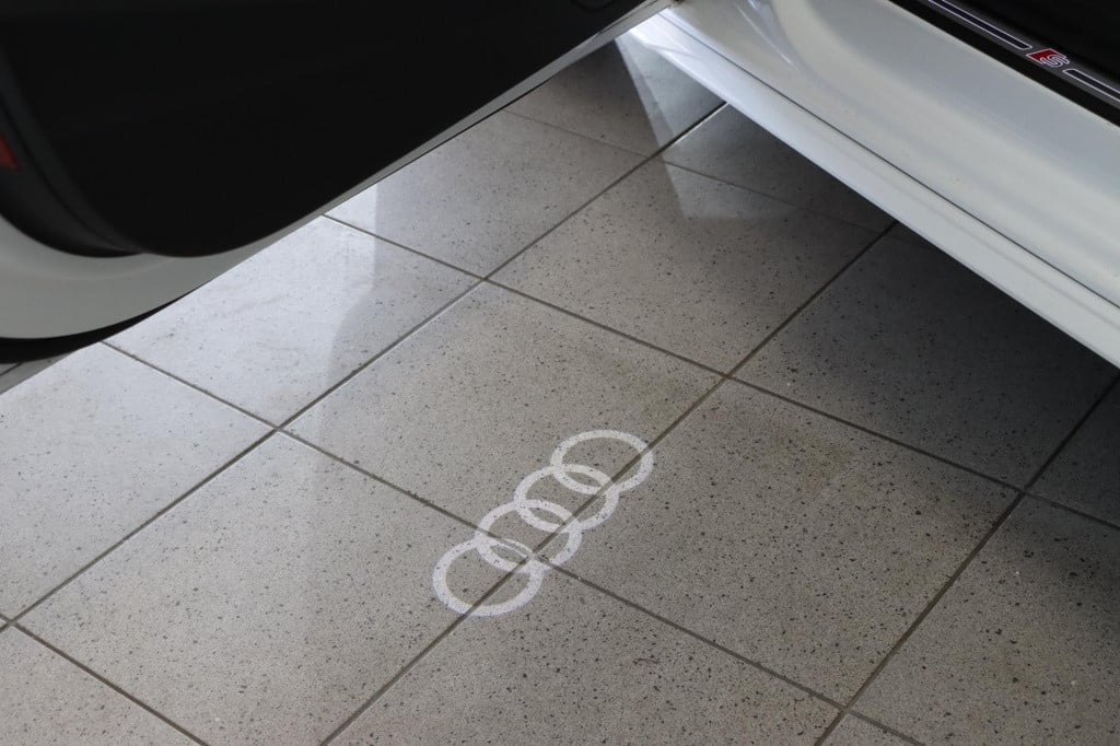 Audi A4 limousine 35 tfsi s edition 150pk s-tronic