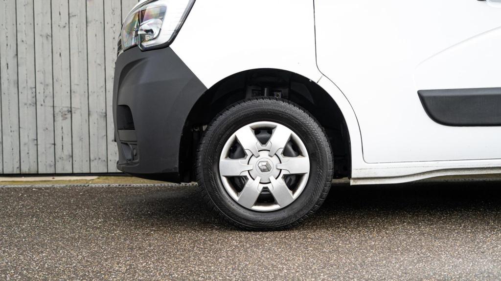 Renault Master t35 2.3 dci 135 l2h2 comfort | camera | vloerplaat | navigat