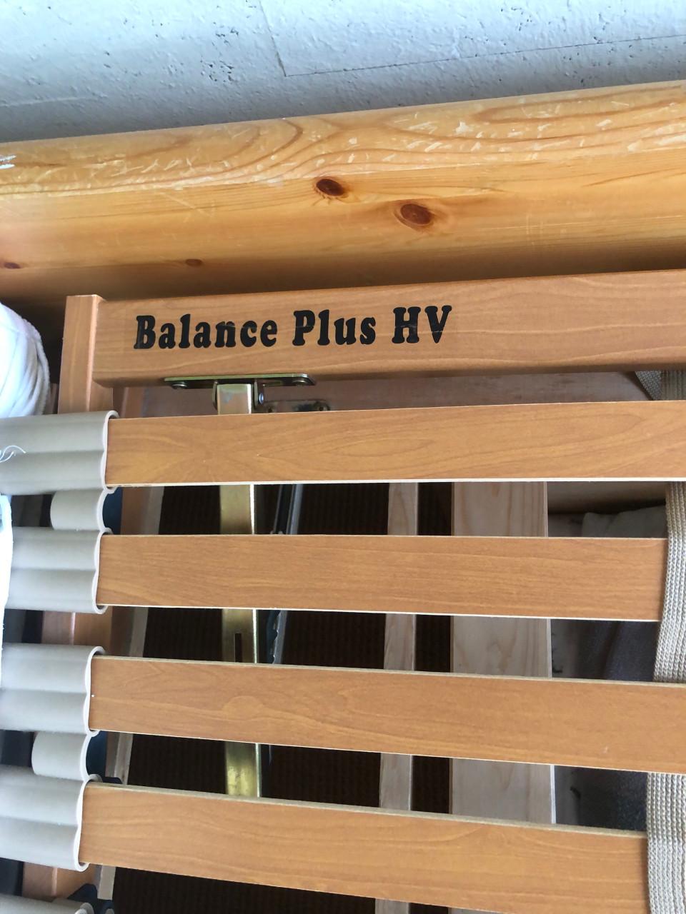 Massief Houten bed met opberglades, 160 maal 200 cm!