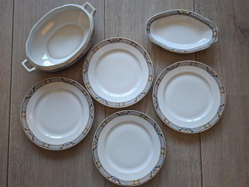 Antiek porselein servies in uitmuntende staat