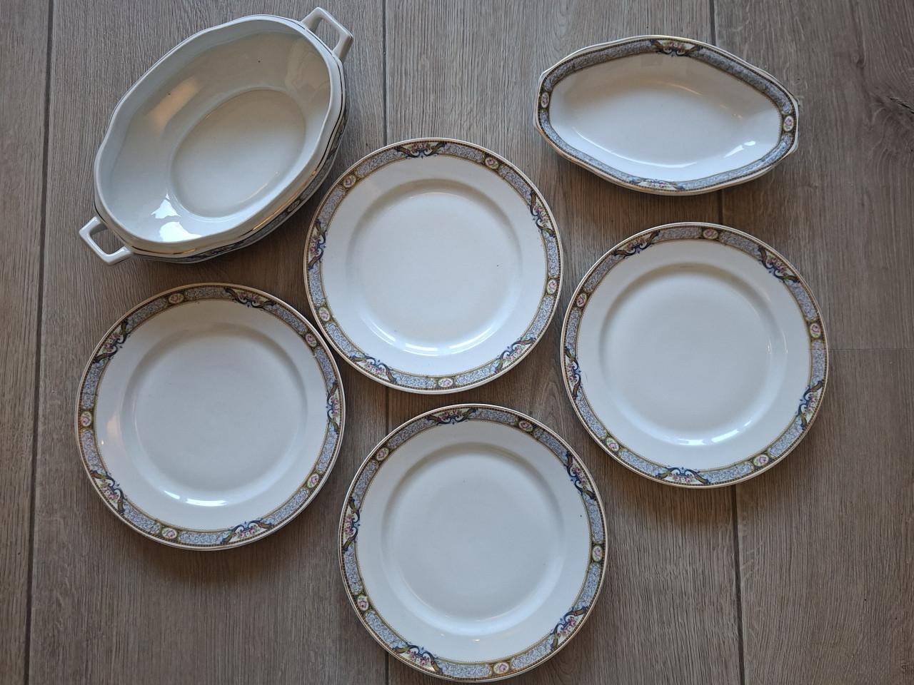 Antiek porselein servies in uitmuntende staat