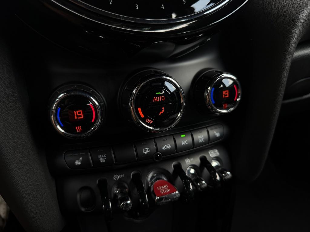 Mini Cooper 1.5 cooper business editie - facelift - automaat - half leder -