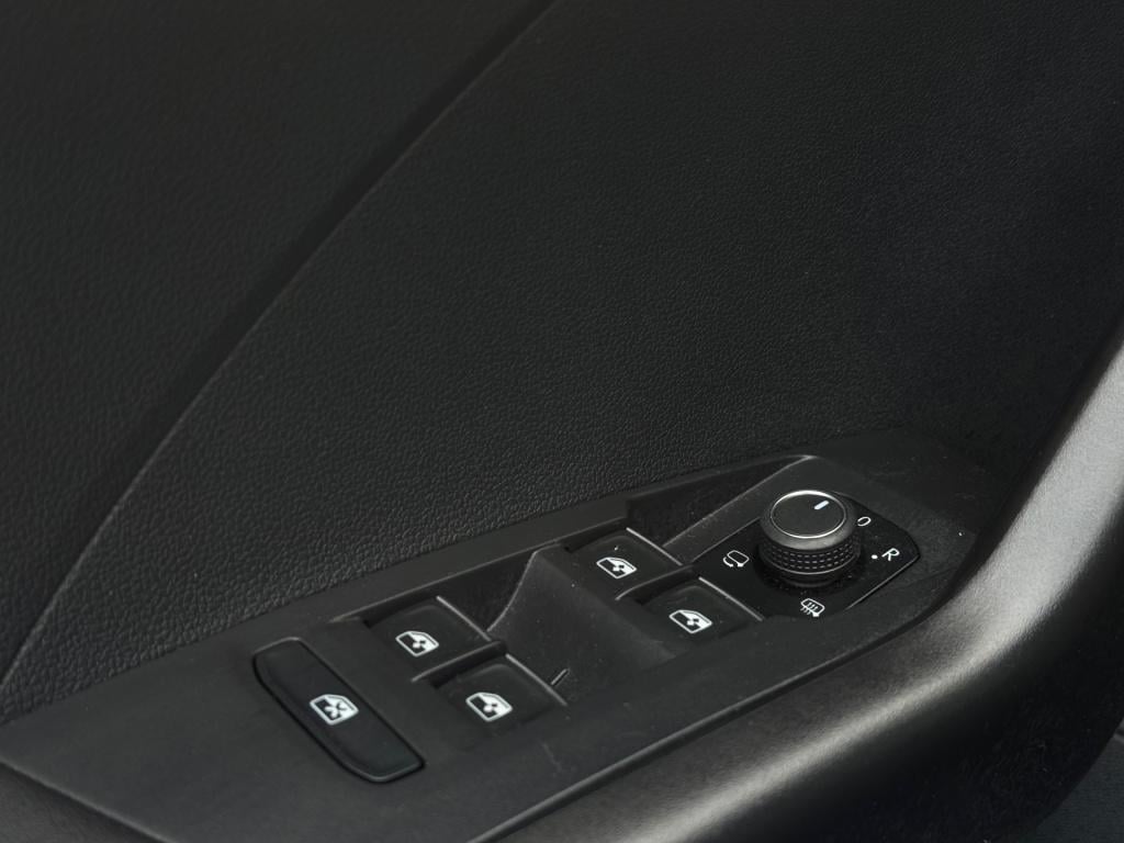 Volkswagen T-cross 1.5 tsi style business r * stoelverwarming * camera * cl