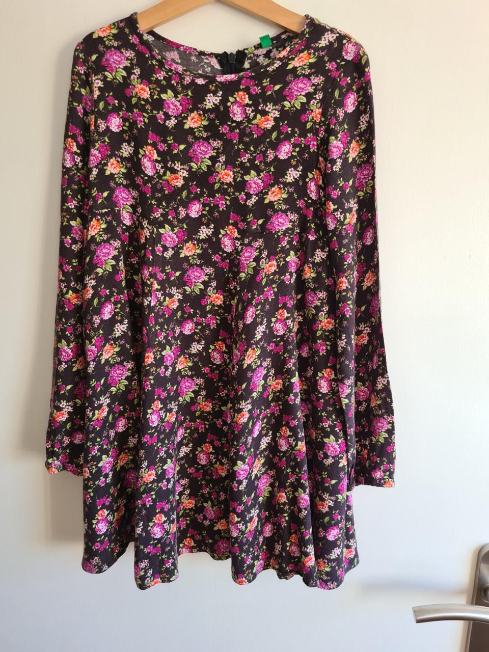 Benetton rood, roze bloemetjes jurkje Maat 128-134