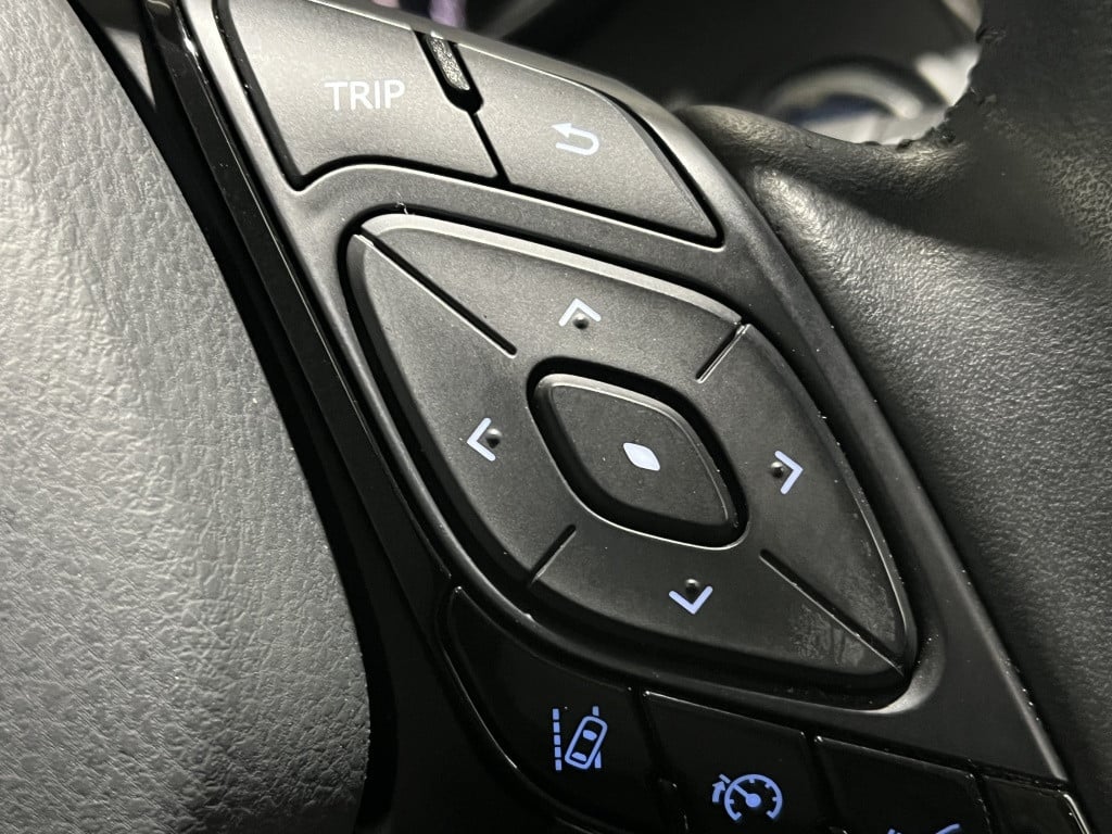 Toyota C-hr 1.8 hybrid dynamic | navi | pdc | camera |