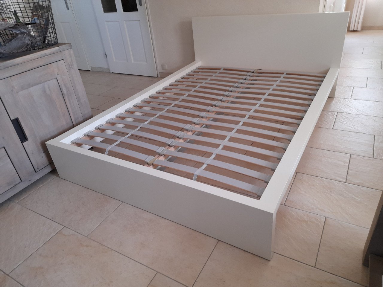 140 x 200 Wit bed ( in goede nette staat )