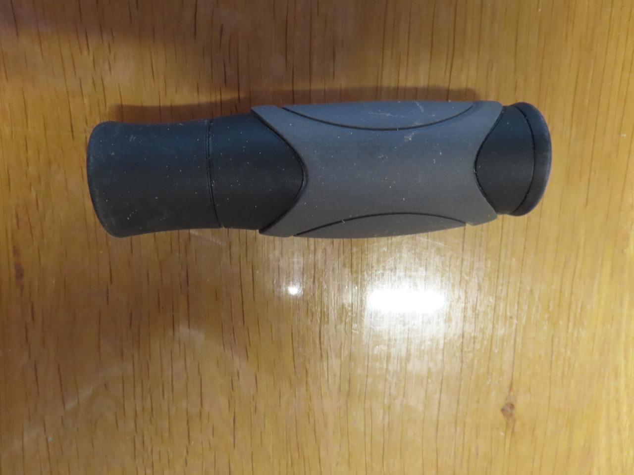 Vlaggestok, demontabel €.10,00 3 delig met muursteun En handvat, Lengte: