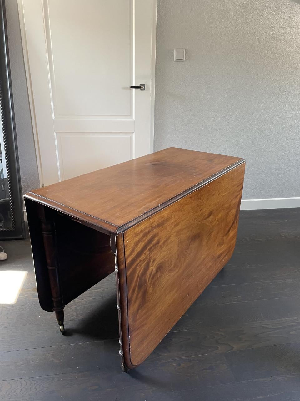 Eettafel mahoniehout