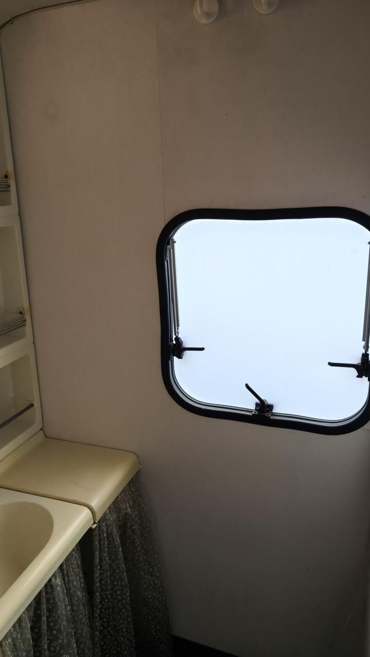 ADRIA UNICA 4153 ce 1990 bj VASTBED TREINZIT