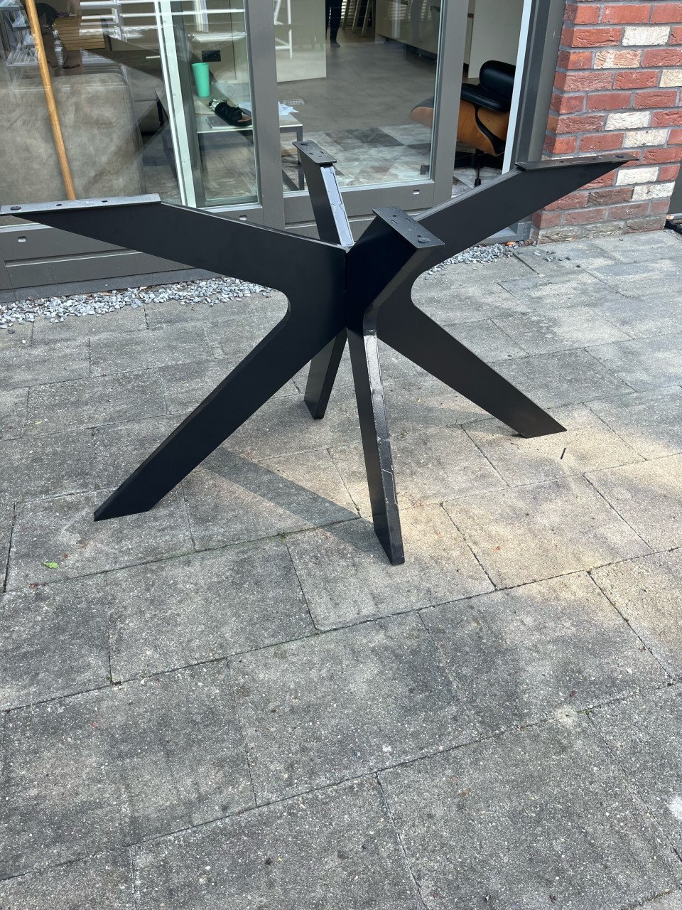 Metalen onderstel voor eettafel
