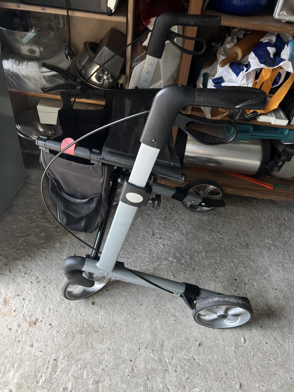 Server lichtgewicht rollator met soft banden Modern wendbaar loopcomfort