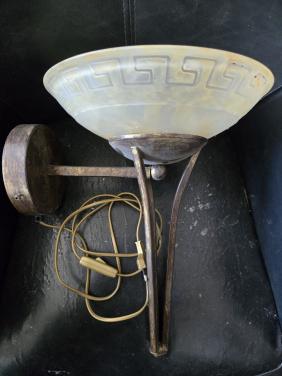 2 prachtige wandlampen met glazen kap. doorsnee 30 cm , H 40cm Diep 35cm