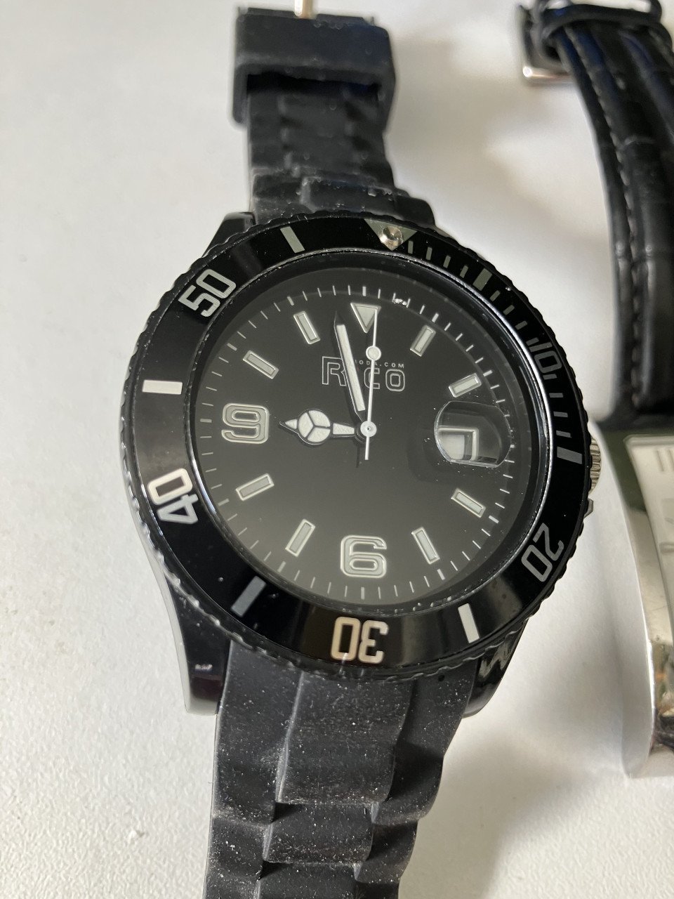 Te koop in zeer goede en mooie staat 3 horloges