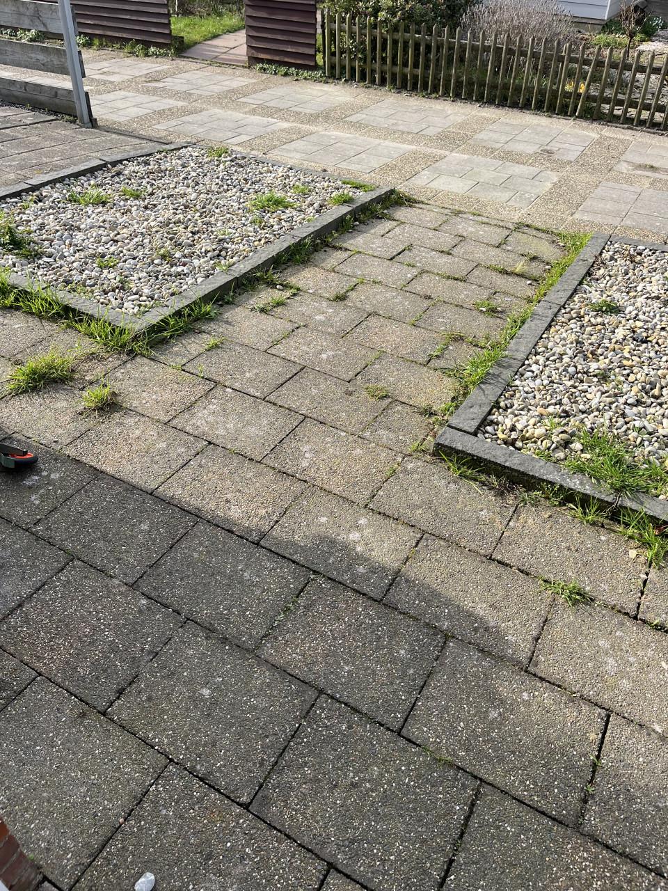 Tuintegels 40x30 en grind gratis af te halen