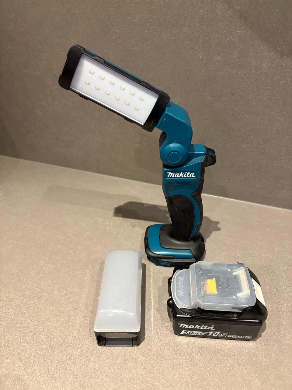 Makita Led lamp met 5,0 Ah accu ( zgan!)