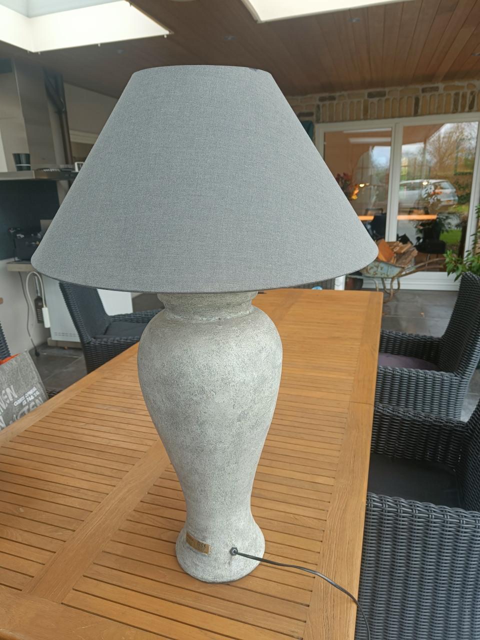 Staande lamp voor op een bijzettafel