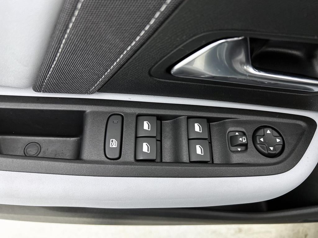 Citroen C4 X hybrid 145pk automaat max | trekhaak | all season banden |