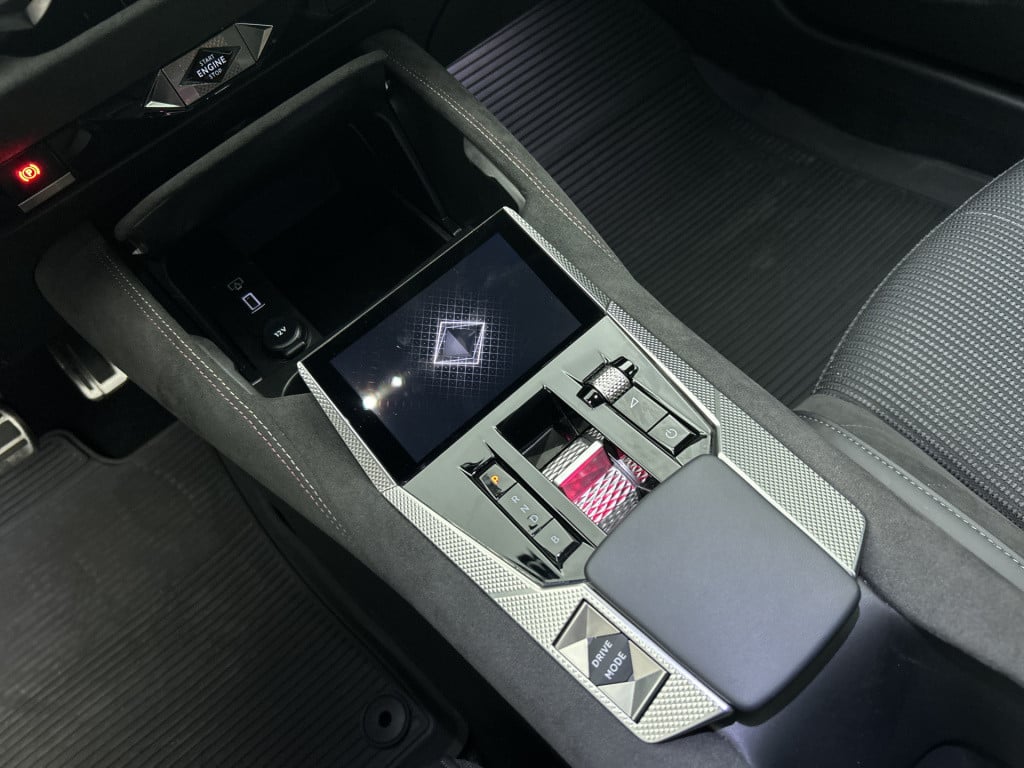 Ds Ds 4 e-tense performance line+ | rijklaar | trekhaak achter |
