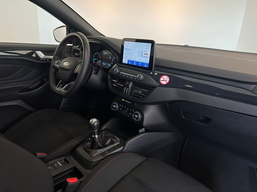 Ford Focus wagon 1.0 ecoboost hybrid st line business
