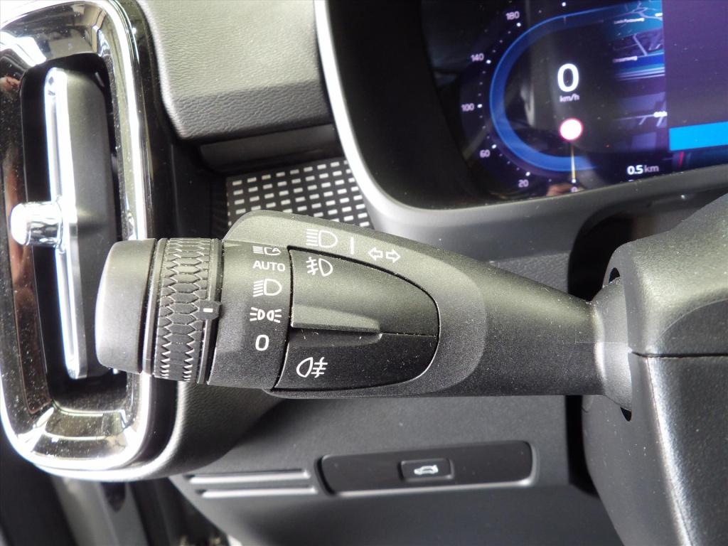 Volvo XC40 b3 163pk mild hybrid aut plus dark