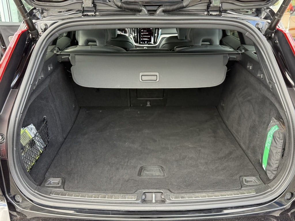 Volvo V60 t6 340pk recharge r-design| adap.cruise| trekhaak| camera| h&k s