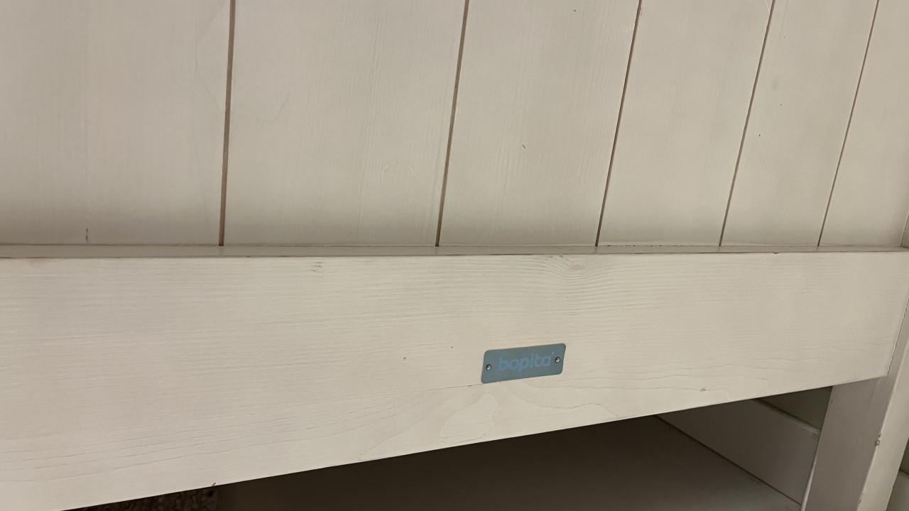 Ledikant / bed met nachtkastje Bopita