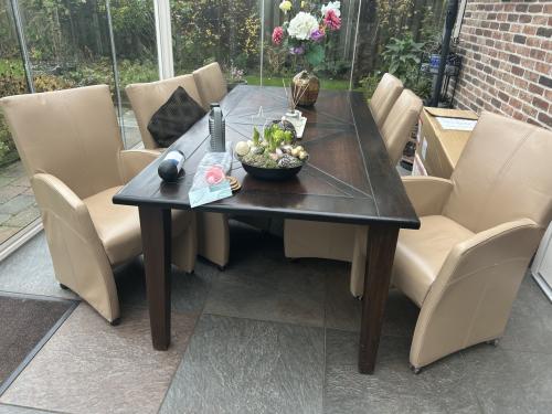 6 leren eetkamerstoelen zie foto