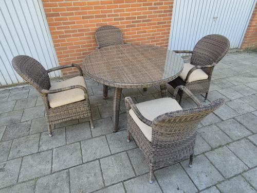 4SO Tuinset, 4 stoelen met tafel (Bezorging mogelijk)