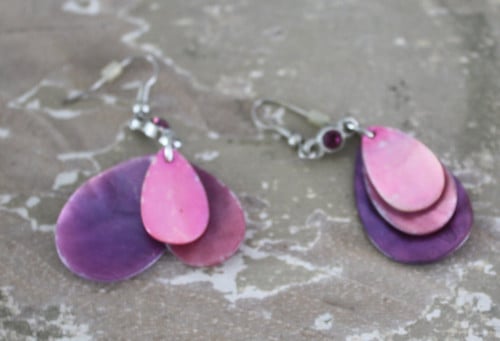 Oorbellen met paars roze schlpen