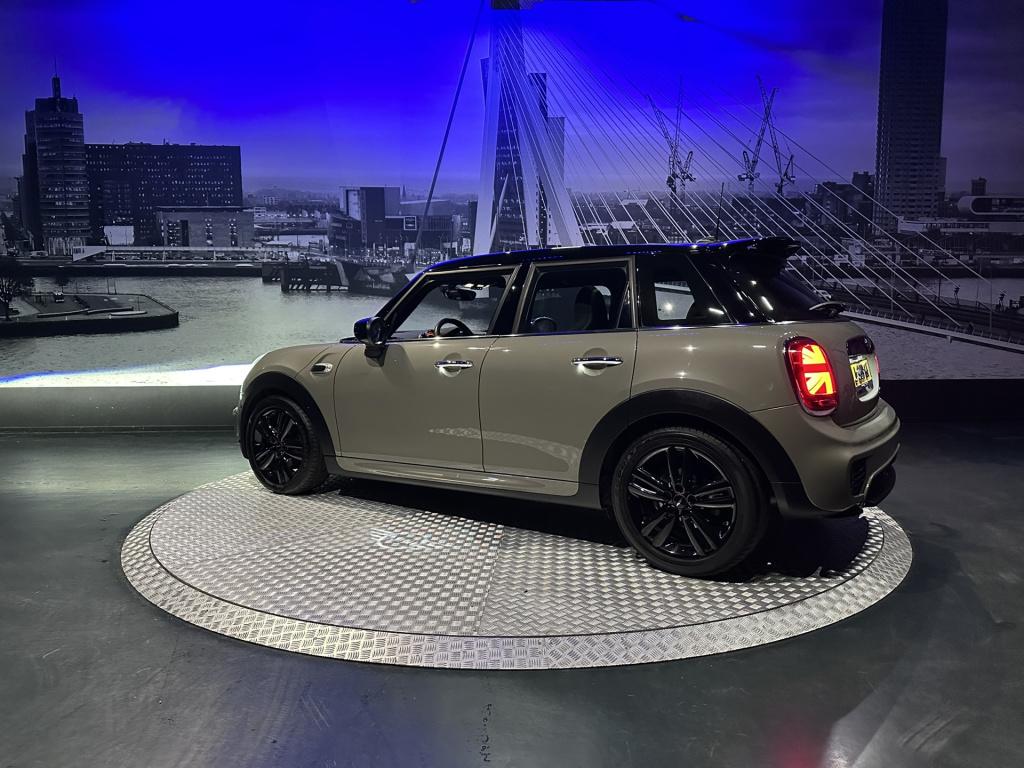 Mini 5-deurs 1.5 cooper 60 years edition *jcw-pakket*led*pano*winterpakket*