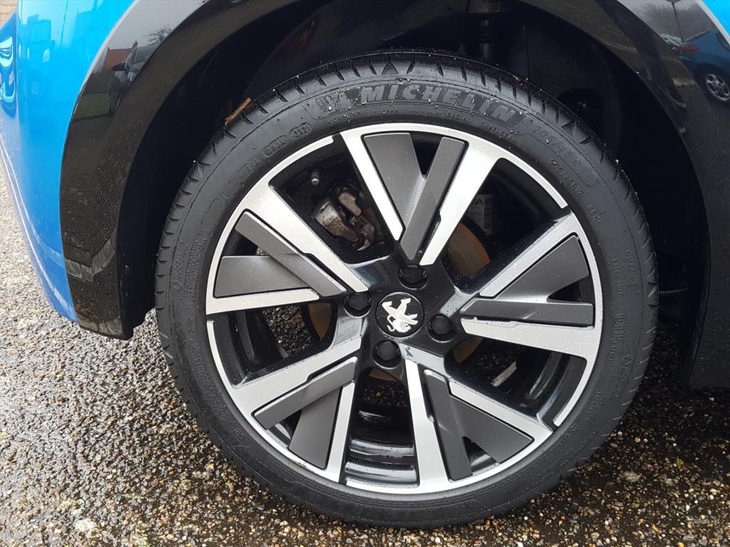 Peugeot 208 1.2 100pk gt-line 3d cockpit | apple carplay&android auto | nav