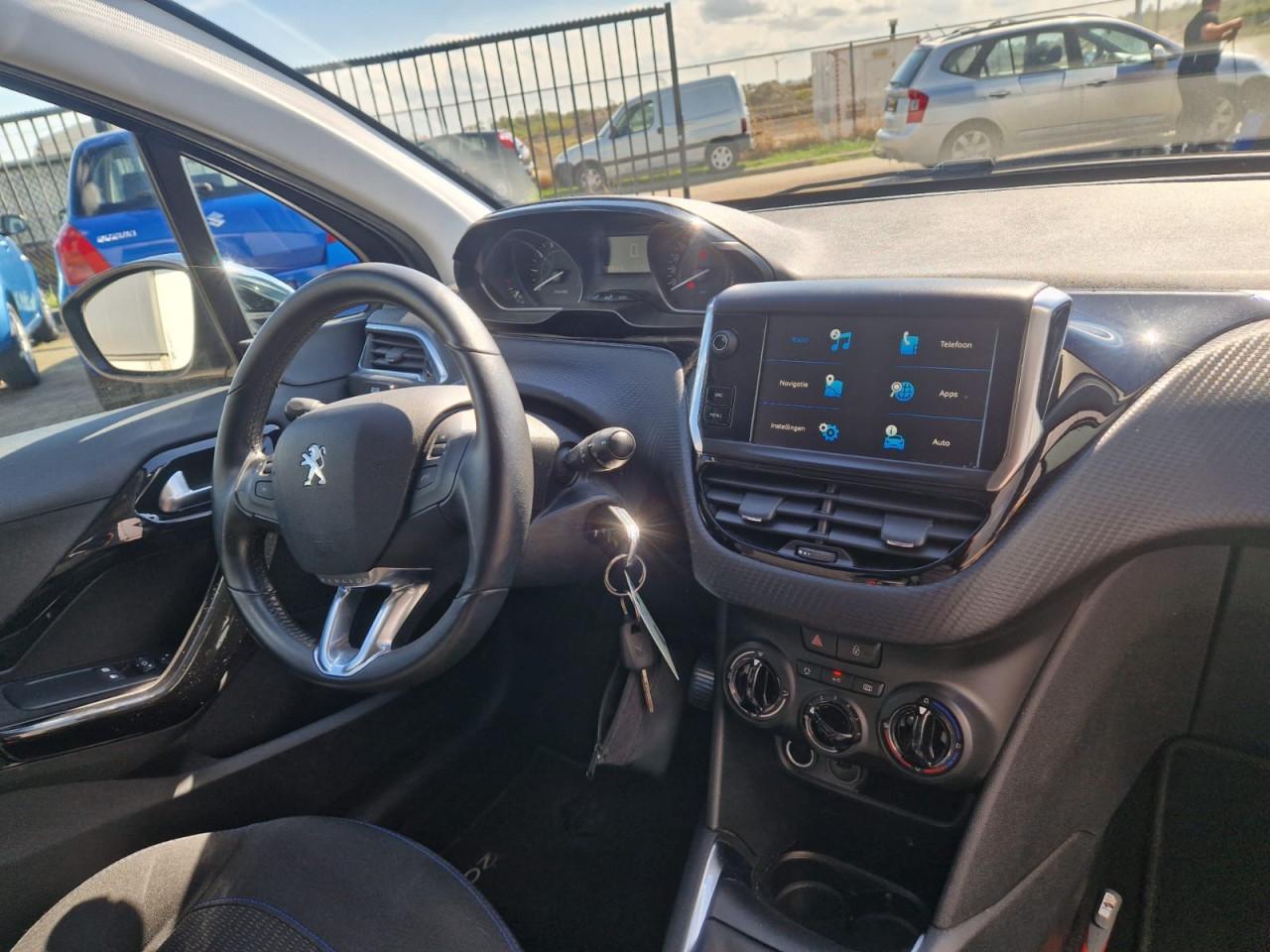 TE KOOP PEUGEOT 208 1.2 PURE TECH SIGNATURE EURO 6