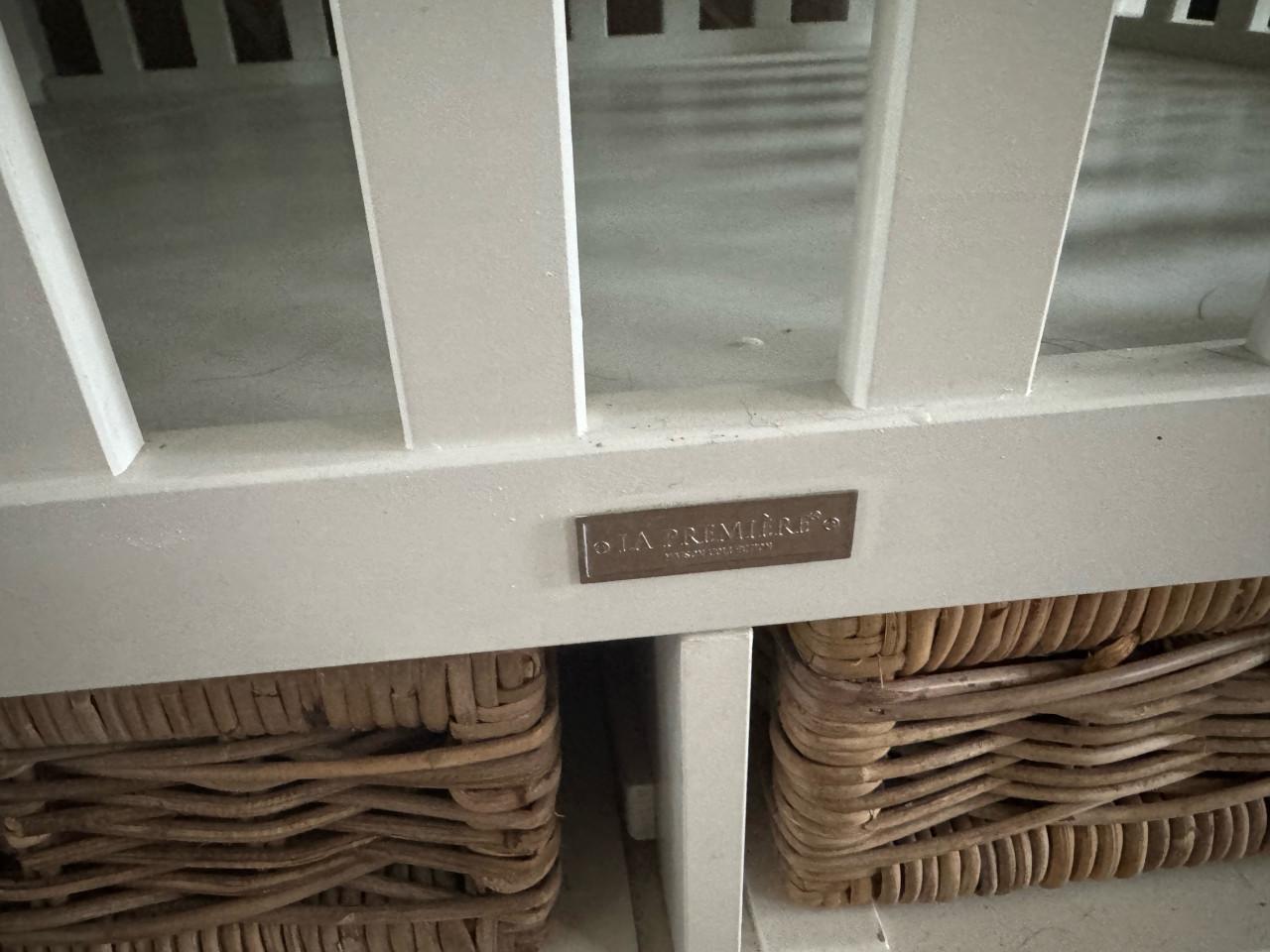 Leuke box met 2 rieten manden