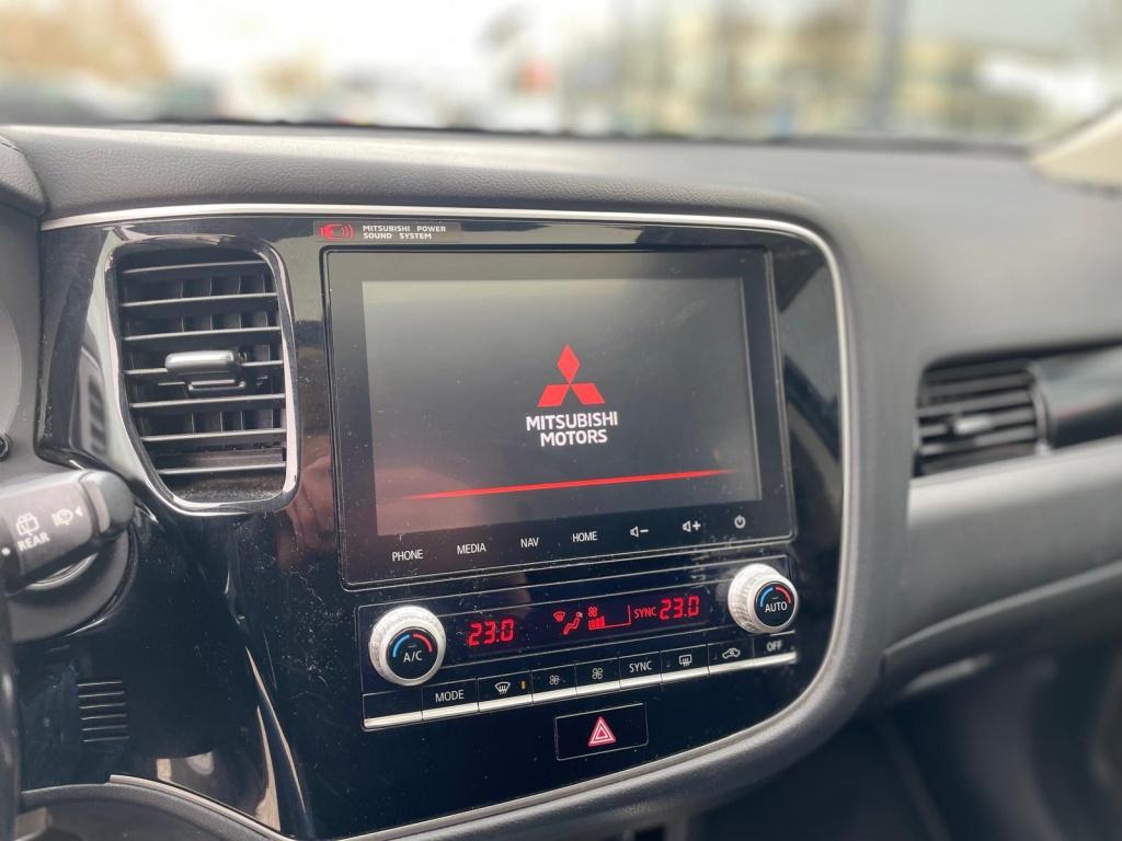 Mitsubishi Outlander 2.4 phev intense+