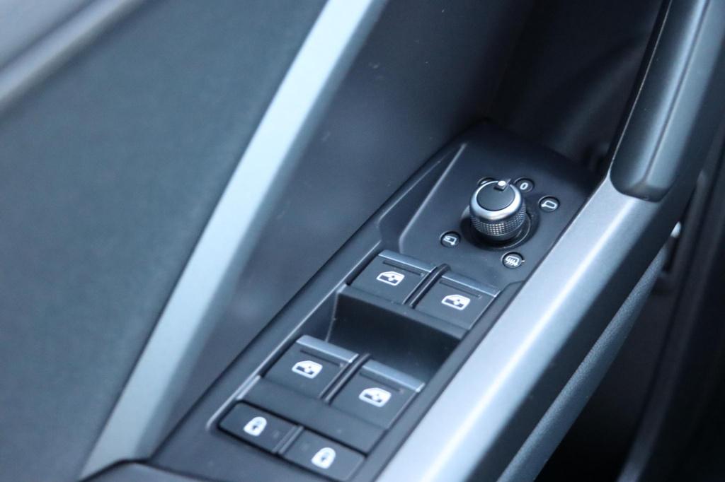 Audi Q3 45 tfsi e s edition 245pk s tronic | soh 97,6% |