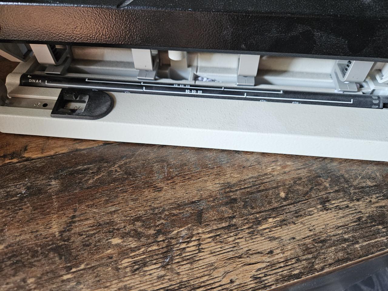 Leitz Akto 5114 perforator - Vintage kantoorartikel
