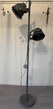 Industriële staande beton look lamp