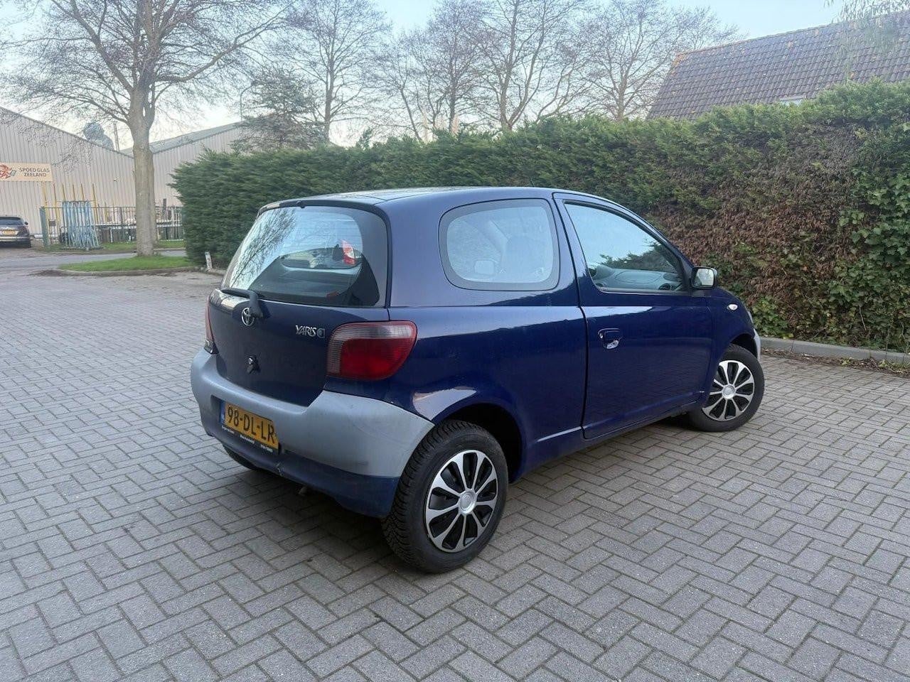 Toyota Yaris - 1.0 VVT-i Terra 154.350 KM