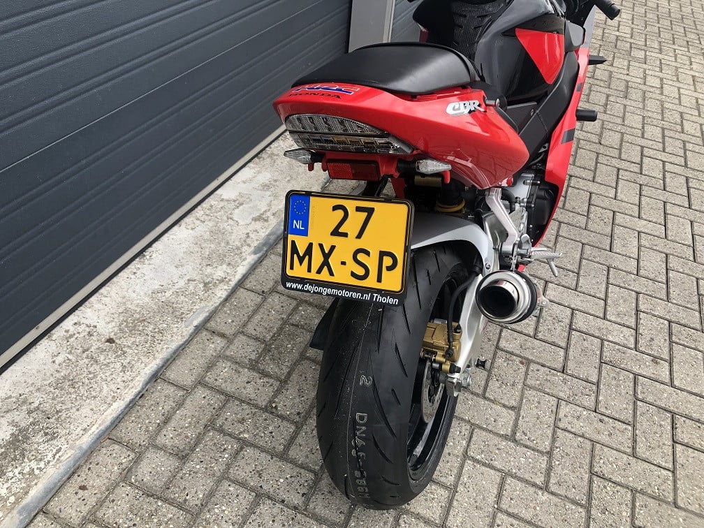Honda CBR954RR Fireblade uit 2004 met 30km, diverse extra's, rijklaar €4000