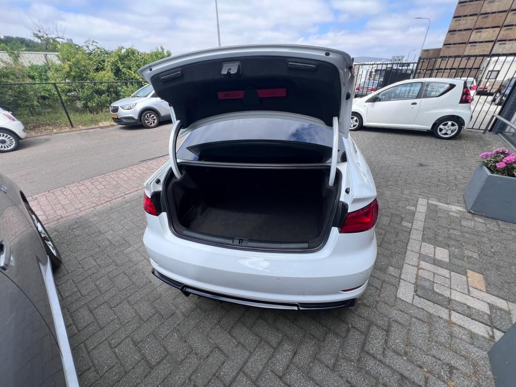 Audi A3 limousine 1.4 tfsi cod ambiente pro line plus
