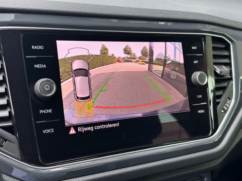 Volkswagen T-roc 1.5 tsi 150pk sport | trekhaak | carplay | led | dode hoek