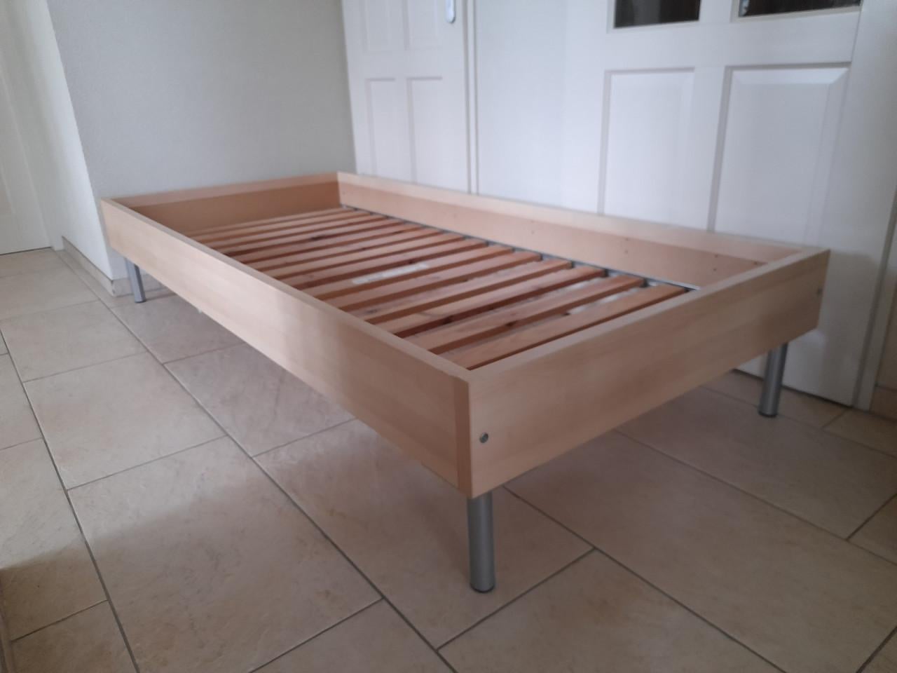 1 persoon bed 90 x 200 (in goede staat )