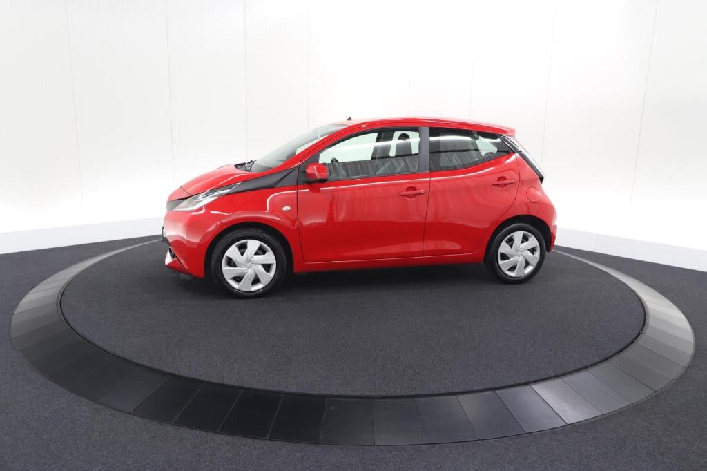 Toyota Aygo 1.0 vvt-i x-play | camera | airconditioning | allseasonbanden