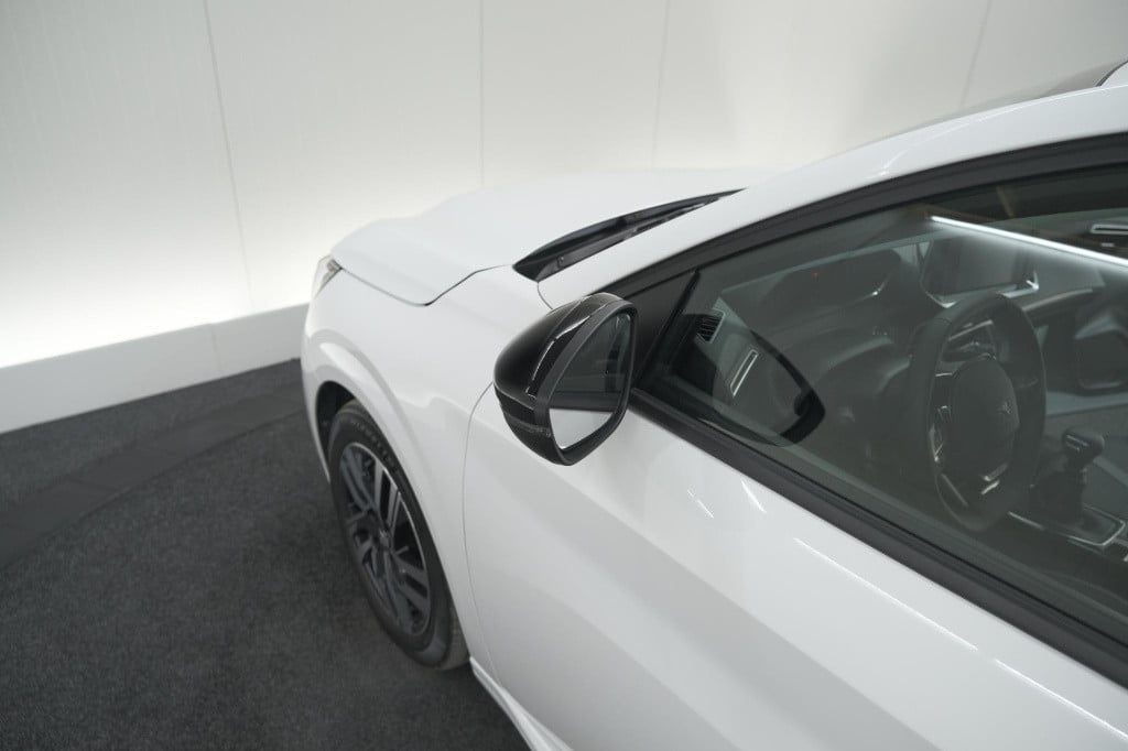 Peugeot 208 puretech 100 allure pack | camera | apple carplay | stoelverwar