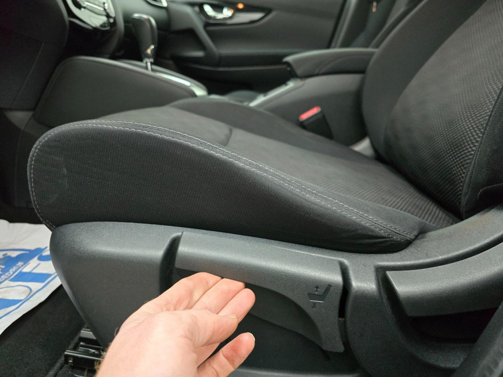 Nissan Qashqai occasion automaat 1.2 connect edition met parkeercamera en p