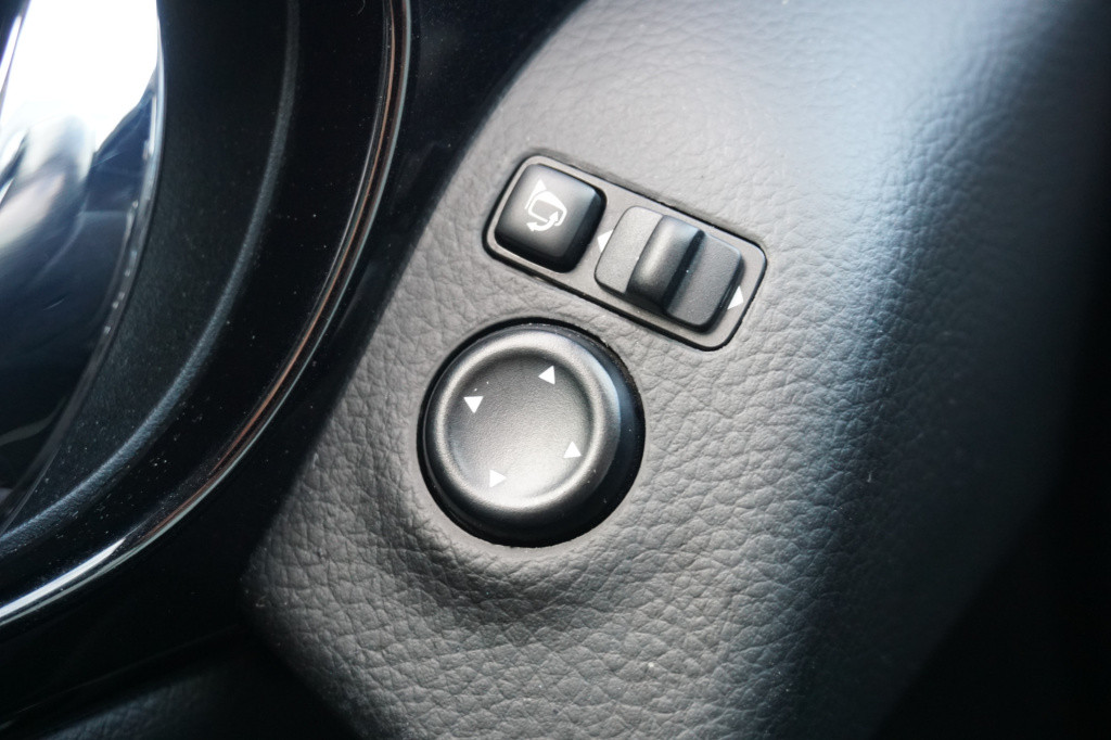 Nissan Qashqai 1.2 connect edition automaat climate / navi / 360 camera / c